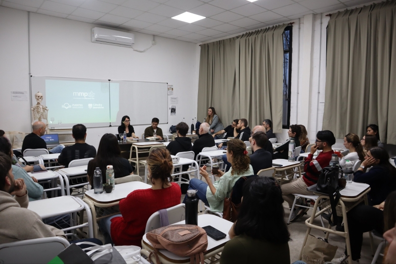 Ricardo Curutchet encabezó un nuevo encuentro sobre Pensamiento Nacional en el Centro Universitario