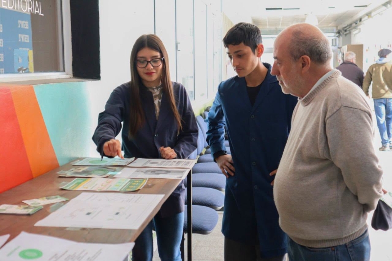 «Nuestra Huella»: la Escuela Técnica N° 2 de Bicentenario avanza con el reciclaje en el barrio