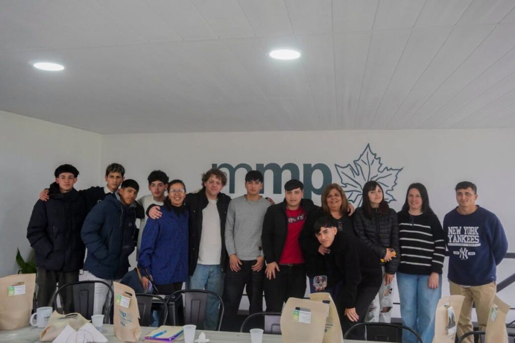 Inspiración y tecnología en Marcos Paz: Jóvenes desarrollaron un prototipo espacial tras participar del concurso I²+D